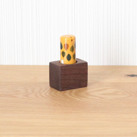 無垢のシンプル印鑑スタンド【ウォールナット】シャチハタ キャップレス9対応 スティックノリ 印鑑立て シャチハタ 1枚目の画像