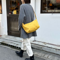 簡約又永恆的防水尼龍 KONBU 單肩包 DRIFTER-S：黃色&lt;訂製&gt; 第2張的照片