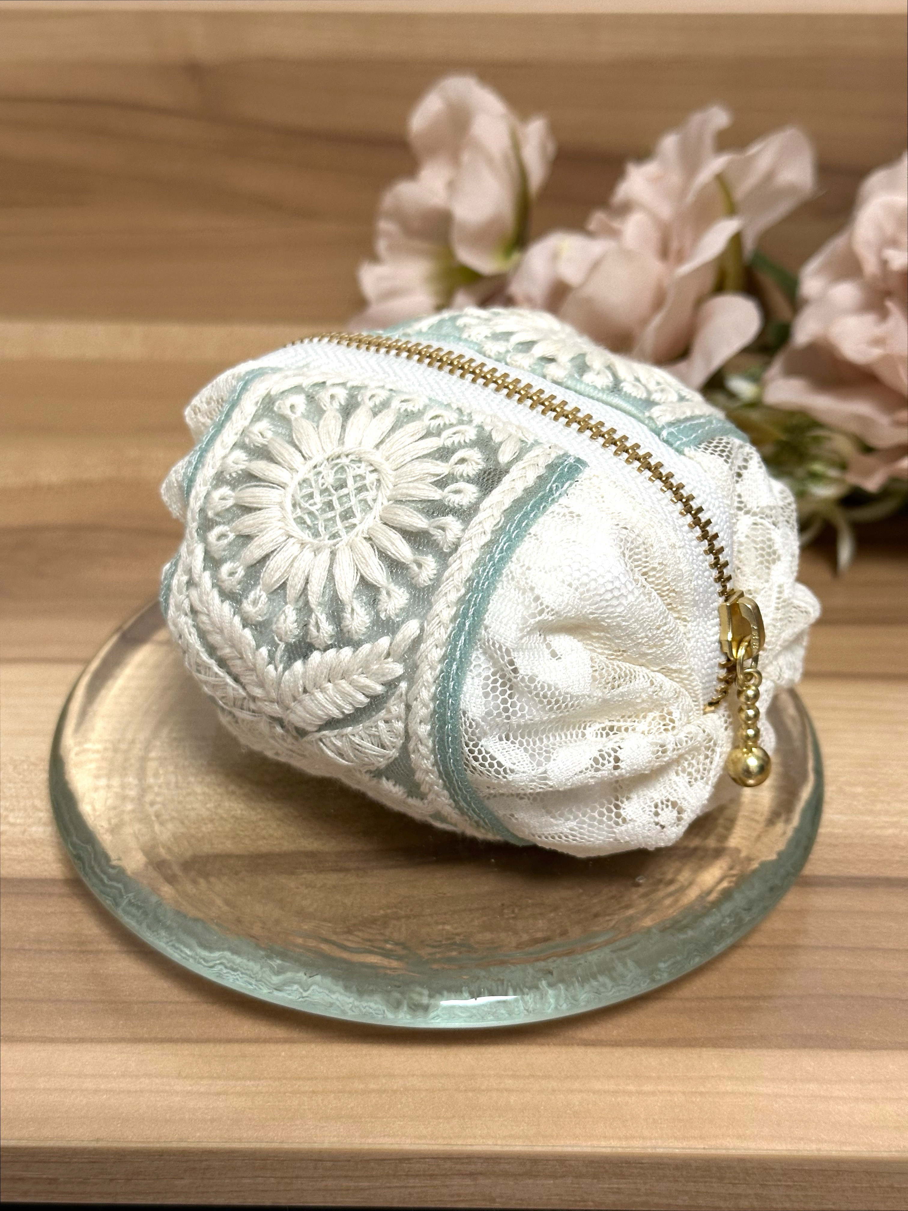 ワントーンガーデン】インド刺繍リボンでつくるフリルポーチの
