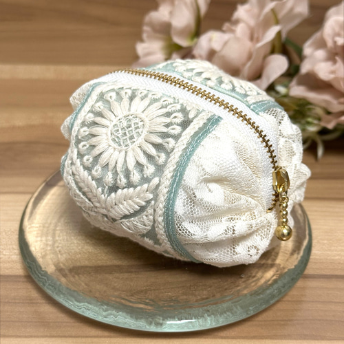 519»◤完売◢ まんまる巾着ポーチ⸜ ෆ ⸝‍インド刺繍リボン
