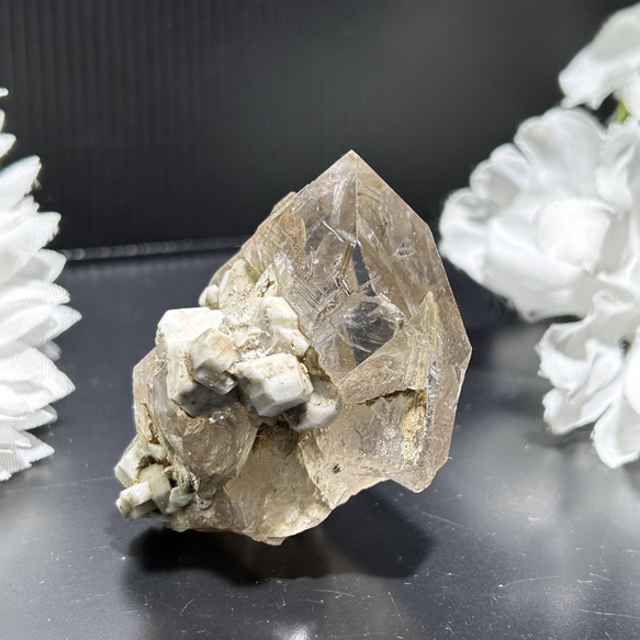 ガネーシュヒマール/ラパ産　水晶　原石　カルサイト共生　ポイント　51ｍｍ　天然石インテリア・天然石置物　送料無料 3枚目の画像