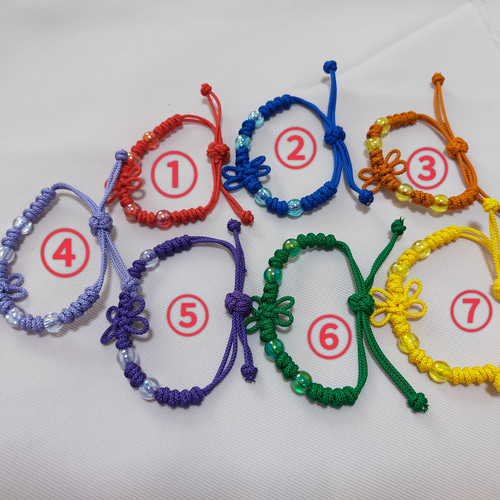 メドゥプ：韓国飾り結び【メドゥプ】ブレスレット（ビーズ付き）：組紐