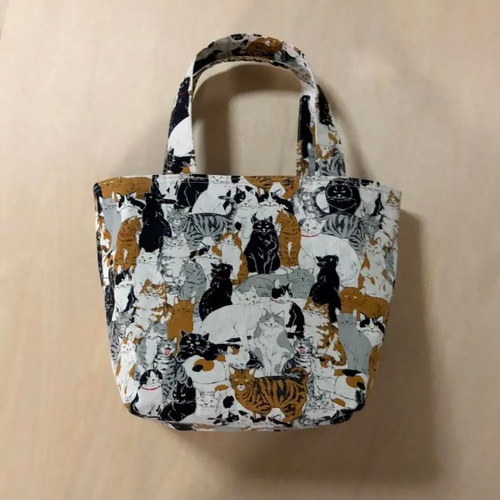 猫まっしぐら　トートバッグ　ハンドメイド　ブラック　ベルト付き 🐾 黒猫🐈‍⬛さんのマチ付きショルダーバッグ 🐾作り方 ＂How to
