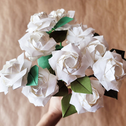 折り紙 バラ ホワイト系 10本セット 花束 飾り ギフト 1枚目の画像