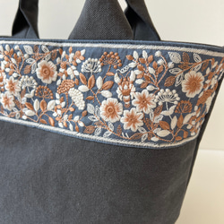 新色◇インド刺繍リボンとクッタリ帆布のトートバッグ◇charcoalgrey 3枚目の画像