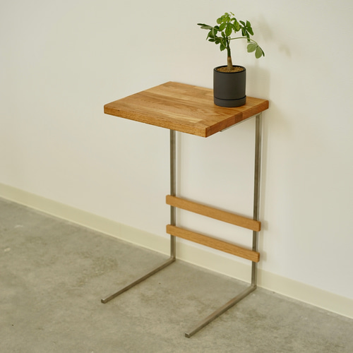 ステンレスと無垢材のサイドテーブル（レッドオーク） サイド