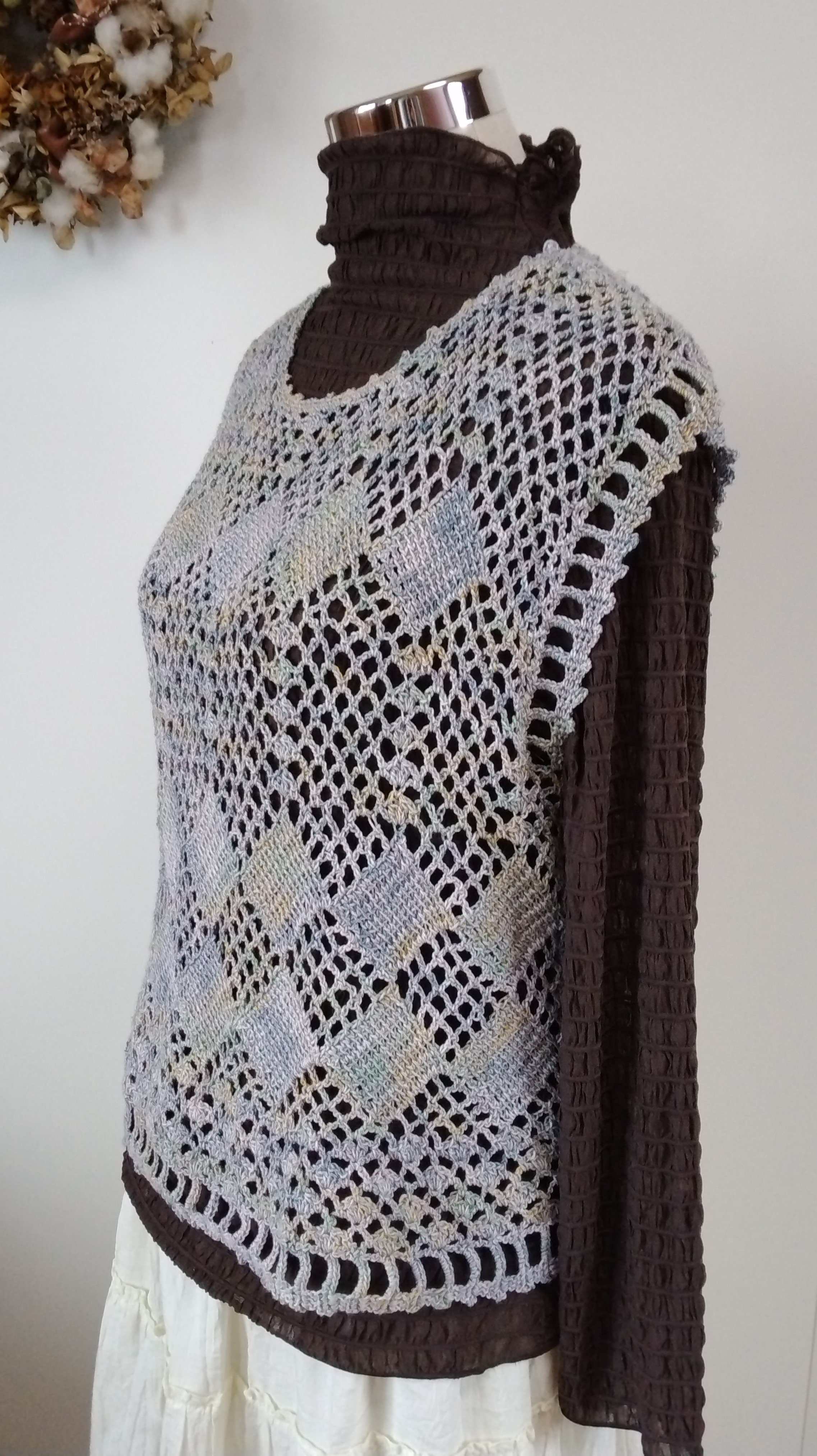 今年発売の新しい糸で編んだ、アフガンブロックのベスト～～！ 10,140円