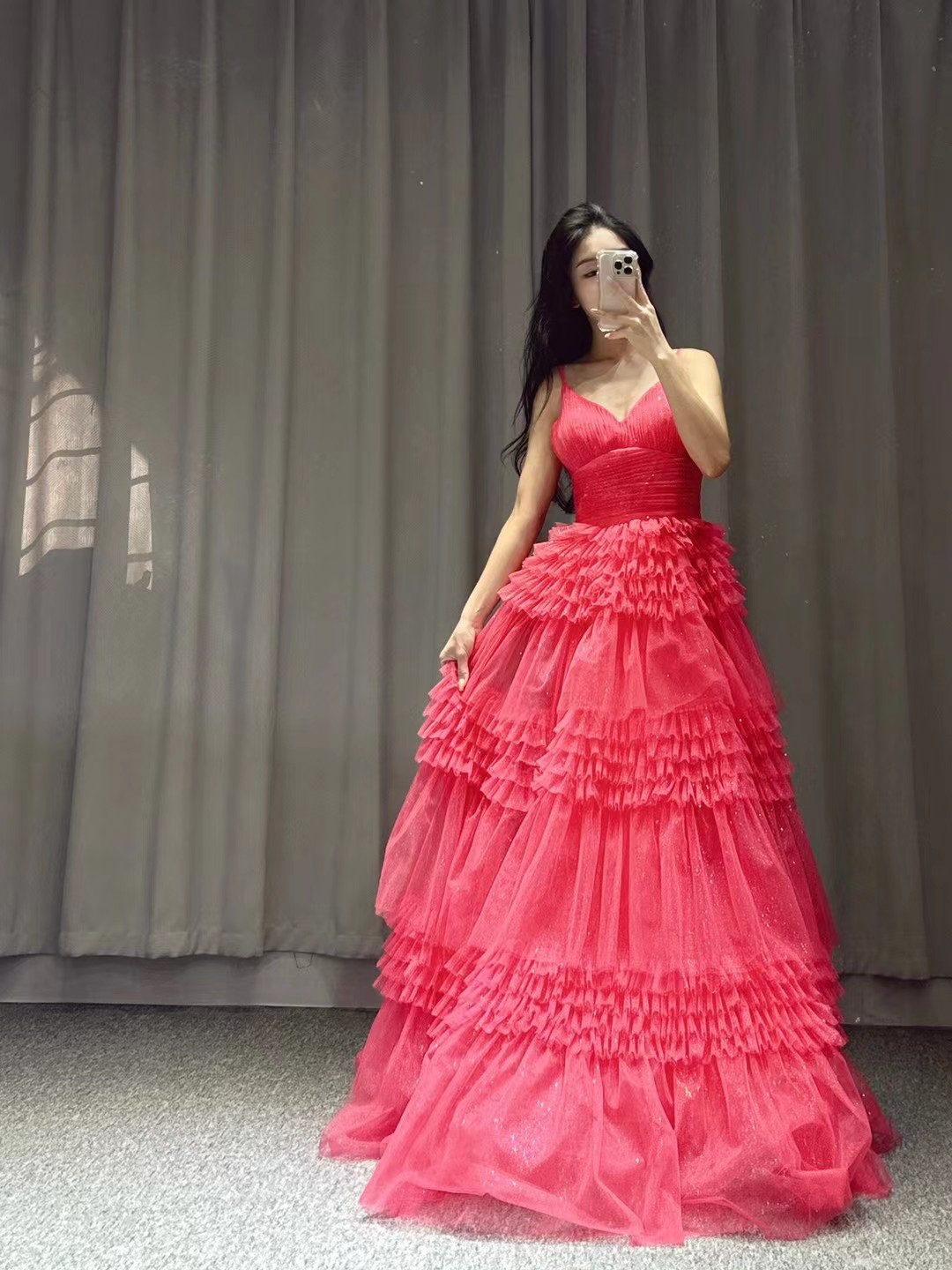 抜群のおしゃれ見え キャミソール プリンセスライン 赤フレアスカート演奏会/2次会/合コン/デー/パーティー/披露宴