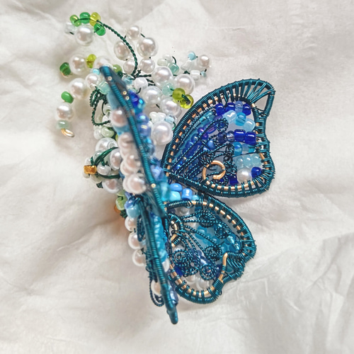 手作りブローチ＊菜の花一輪春想ふ〜水色ちょうちょのブローチ♪ 手作りブローチ＊菜の花一輪春想ふ〜水色ちょうちょのブローチ♪