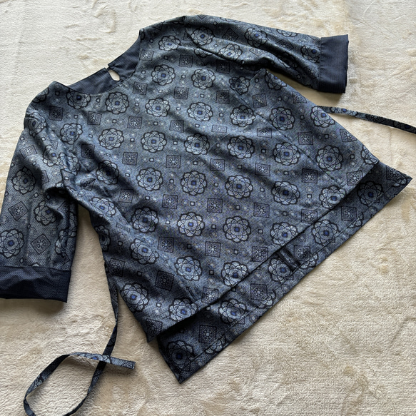 アンティーク大島紬のパンツとブラウス　セットアップ　青割り込み絣　着物リメイク 8枚目の画像