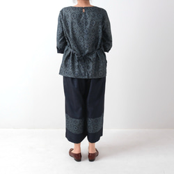 アンティーク大島紬のパンツとブラウス　セットアップ　青割り込み絣　着物リメイク 4枚目の画像