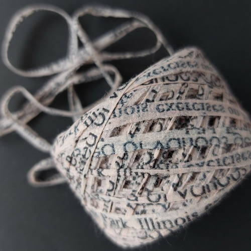 B422 手染め英字テープヤーン(ベージュ) 素材糸 引き揃え糸 糸・ミシン  