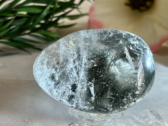 ガーデンクォーツ✨　原石　タンブル　苔入り水晶　クリスタル 1枚目の画像