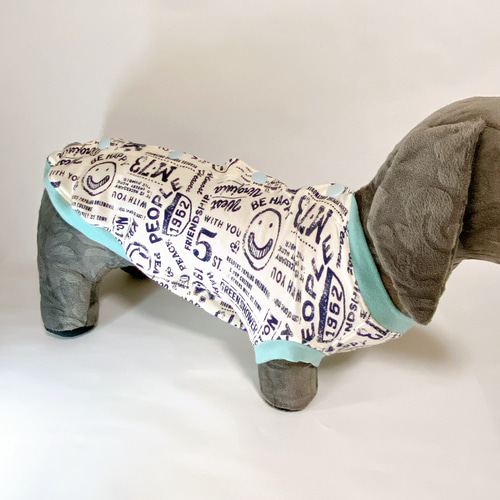 【人気商品！】 完成品】犬服 シニア犬も着やすい背開き服ハンドメイド DMサイズ 犬服・アクセサリー