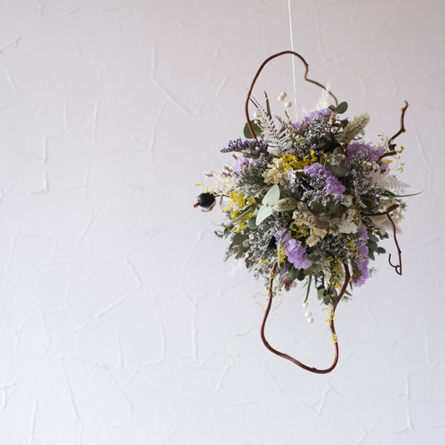 優しい春の2種のスターチスのフライングボール＊フライングリース