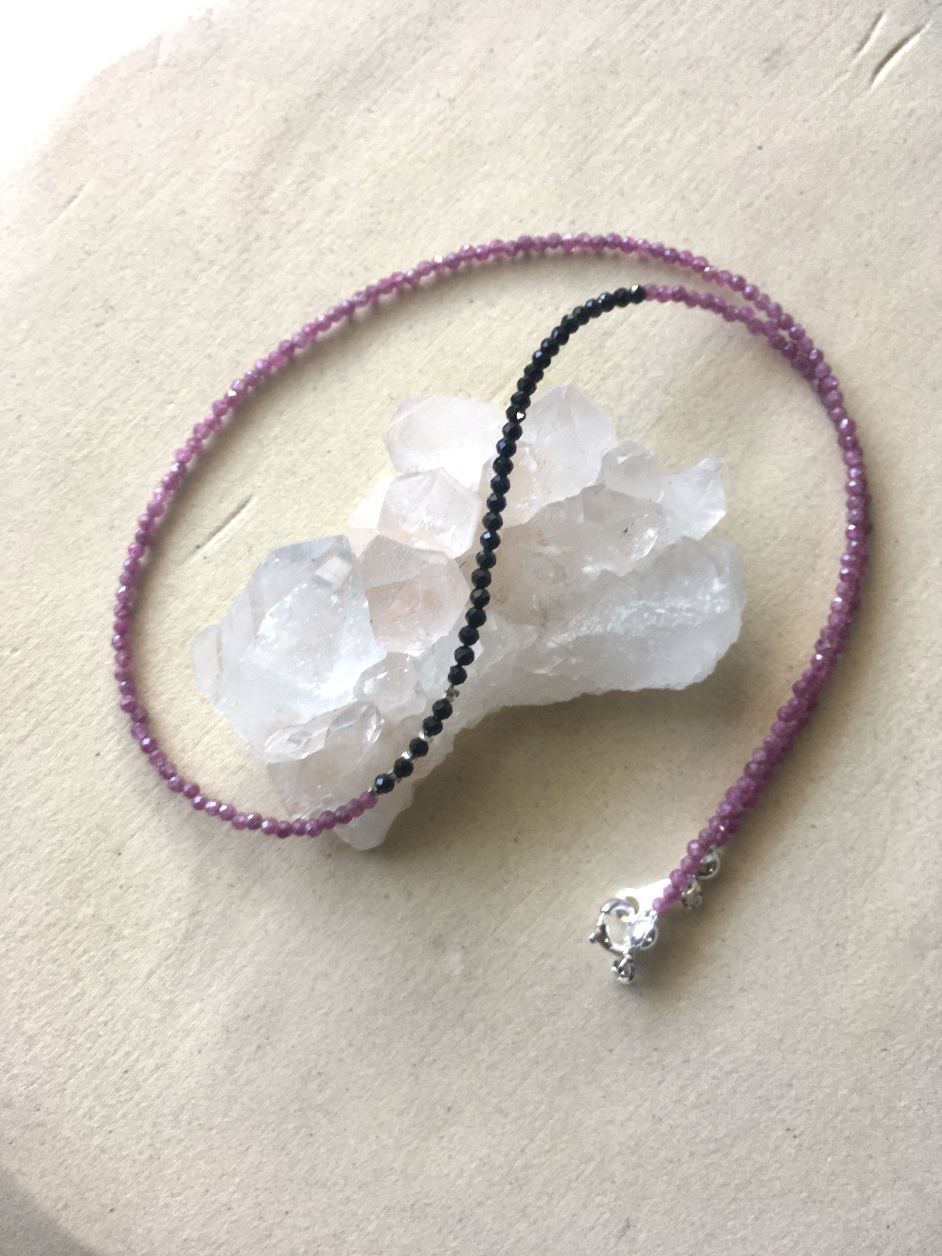 ルビー と ブラックスピネル と カレンシルバー の ネックレス☆　天然石