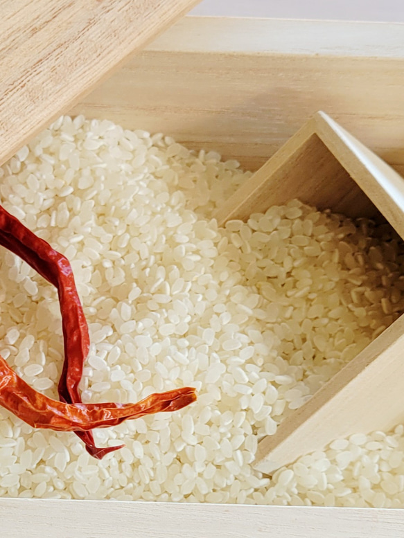 桐箱屋が作る　桐の米びつ(10㎏)　お米を長く美味しく味わいたい方へ　保管方法を変えてみませんか？ 8枚目の画像