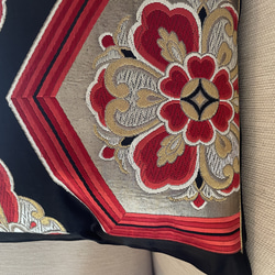 2557豪華刺繍の袋帯リメイク　正絹クッションカバー　日本のお土産に！ 2枚目の画像