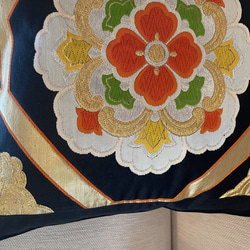 2558日本のお土産に豪華刺繍の正絹クッションカバーを！　帯リメイク 4枚目の画像
