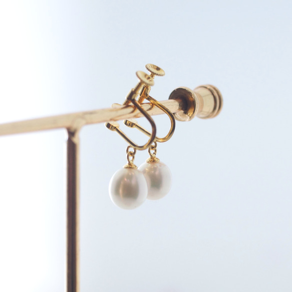 美しいシュルエット の オーバル アコヤ真珠 ネジ式イヤリング s925 24kメッキ 3枚目の画像