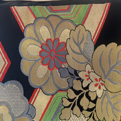 2560日本のお土産に！帯をリメイクした正絹クッションカバー　40cm✖️40cm 3枚目の画像