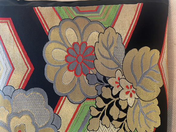 2560日本のお土産に！帯をリメイクした正絹クッションカバー　40cm✖️40cm 3枚目の画像