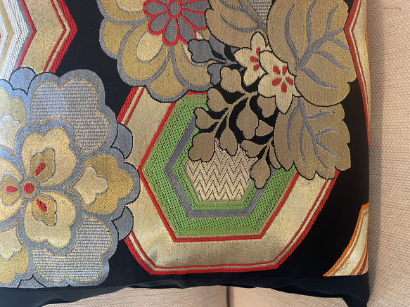 2560日本のお土産に！帯をリメイクした正絹クッションカバー　40cm✖️40cm 2枚目の画像