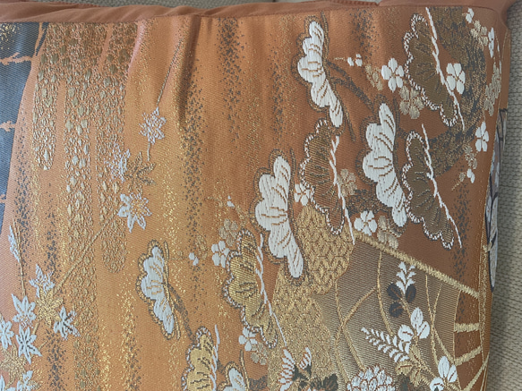 2563日本の御土産に！純金箔の豪華刺繍の袋帯で作った正絹クッションカバー 5枚目の画像