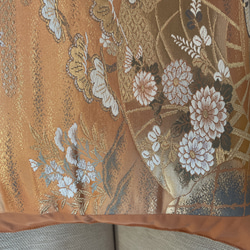 2563日本の御土産に！純金箔の豪華刺繍の袋帯で作った正絹クッションカバー 2枚目の画像