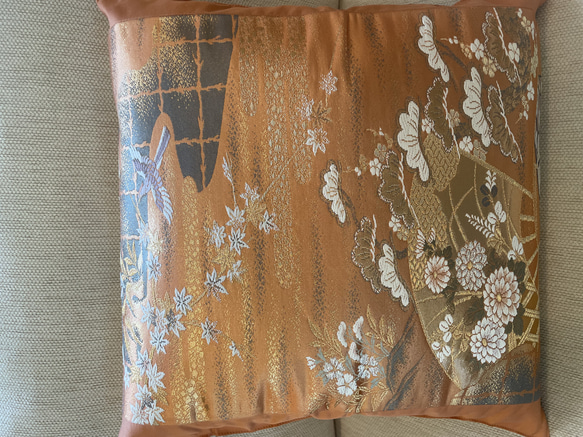 2563日本の御土産に！純金箔の豪華刺繍の袋帯で作った正絹クッションカバー 7枚目の画像