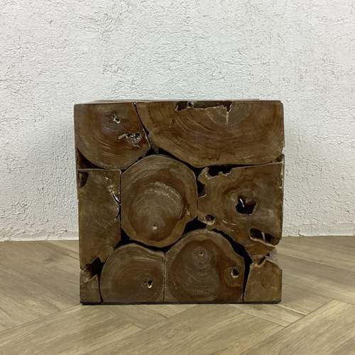 ずっしりとしたチーク材のスツール ダークカラー 腰掛 椅子 チーク無垢材 チーク無垢材ラウンドスツール