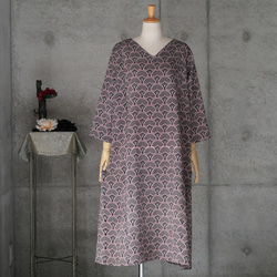絹のワンピース/フリーサイズ　小花　 kimono　着物リメイク 1枚目の画像