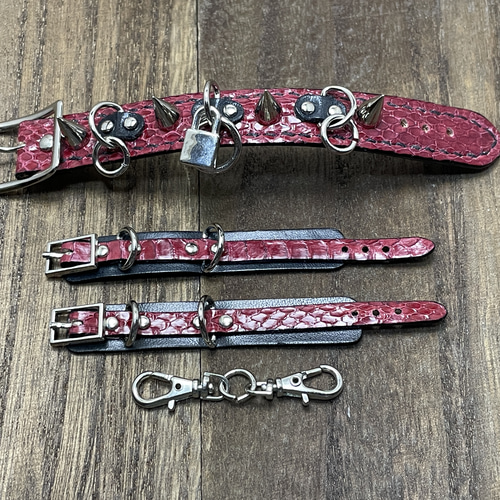 パイソンのミニ首輪&ミニ手枷チャーム スパイク バッグチャーム 革工房 