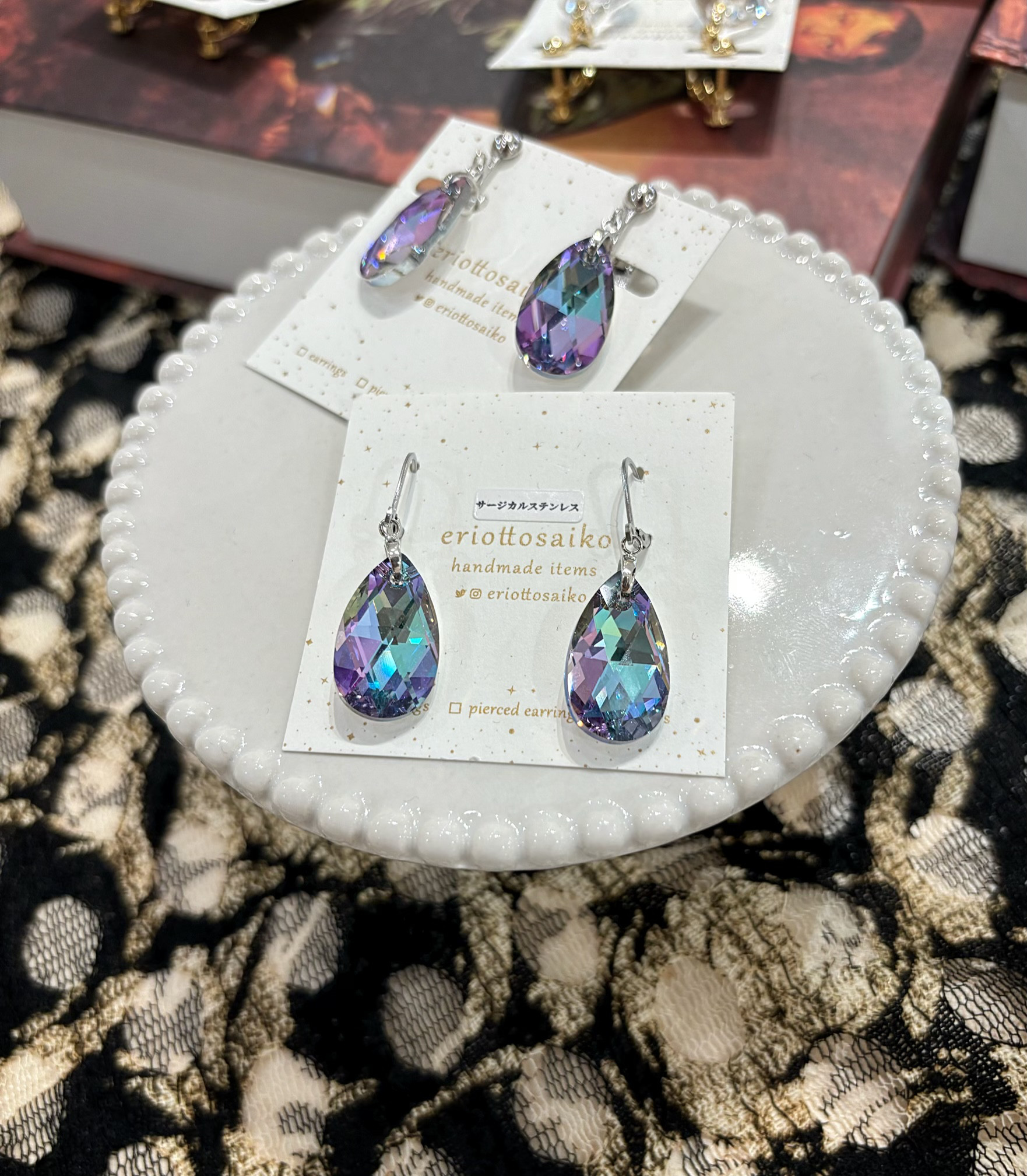 再販》ドロップ型クリスタルピアスM（ヴィトレイルライト