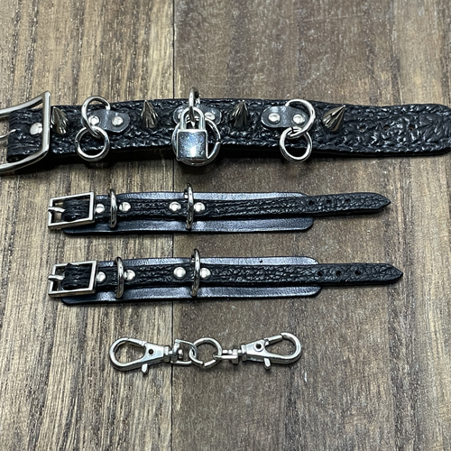 サメ革のミニ首輪&ミニ手枷チャーム スパイク バッグチャーム 革工房 