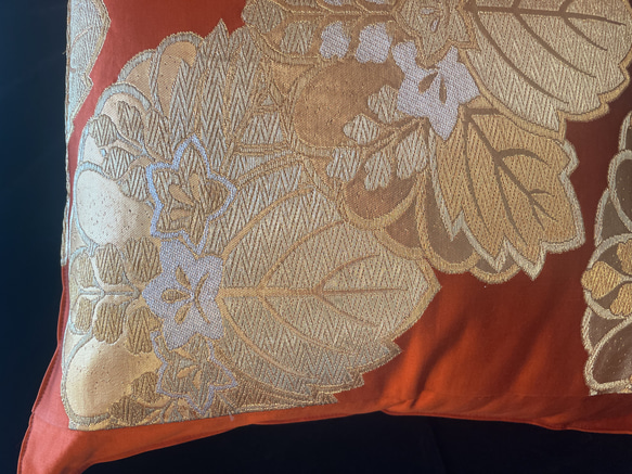 2574 日本のお土産！豪華刺繍の帯リメイク　正絹クッションカバー40✖️40cm 4枚目の画像