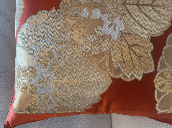 2574 日本のお土産！豪華刺繍の帯リメイク　正絹クッションカバー40✖️40cm 10枚目の画像
