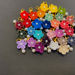 新作！推しカラーが見つかる！？】つまみ細工フラワーチャーム30色②