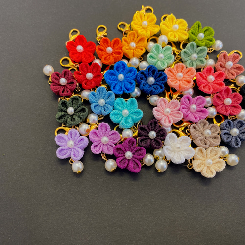 新作！推しカラーが見つかる！？】つまみ細工フラワーチャーム30色②