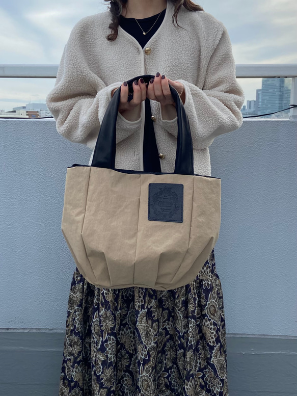 ふわふわナイロン＊撥水素材＊トートバッグ＊A4サイズ収納＊軽量