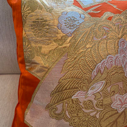 2576日本のお土産に！帯をリメイクした正絹クッションカバー40cm✖️40cm 4枚目の画像