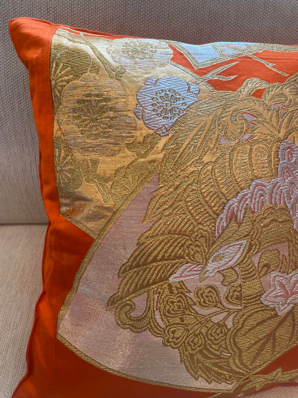 2576日本のお土産に！帯をリメイクした正絹クッションカバー40cm✖️40cm 4枚目の画像