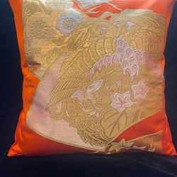 2576日本のお土産に！帯をリメイクした正絹クッションカバー40cm✖️40cm 2枚目の画像