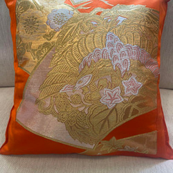 2576日本のお土産に！帯をリメイクした正絹クッションカバー40cm✖️40cm 5枚目の画像