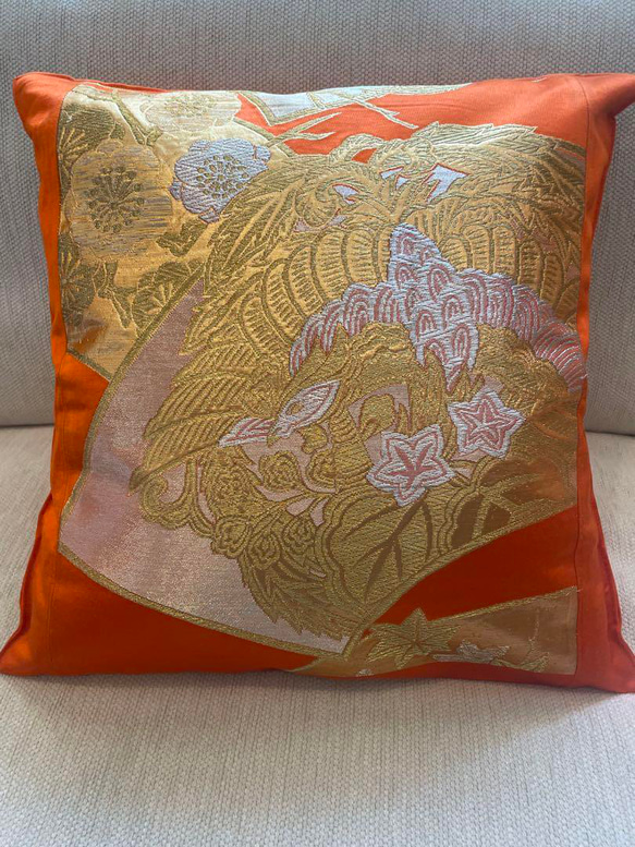 2576日本のお土産に！帯をリメイクした正絹クッションカバー40cm✖️40cm 5枚目の画像