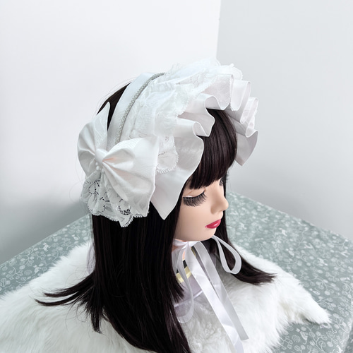 とたろ❣️アーティストベア♡アンティーク風　白いドレス、リボン、ブローチ付き 白花菱×帯留めボンネット風ヘッドドレス ロリータ ヘッドドレス ヘッド