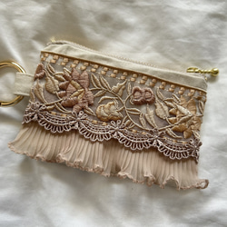 インド刺繍　リボン　カラビナ付きファスナーポーチ　ベージュ 2枚目の画像