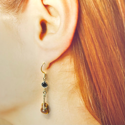 【ギターチャームピアス】ギター、ピアス、アクセサリー、オリジナル、記念品、ギフト、演奏会、母の日 3枚目の画像