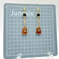 【ギターチャームピアス】ギター、ピアス、アクセサリー、オリジナル、記念品、ギフト、演奏会、母の日 6枚目の画像