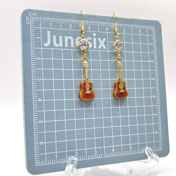 【ギターチャームピアス】ギター、ピアス、アクセサリー、オリジナル、記念品、ギフト、演奏会、母の日 5枚目の画像
